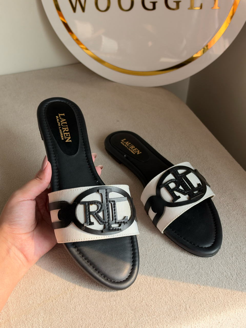 Minimalist Medallion Slides - Black