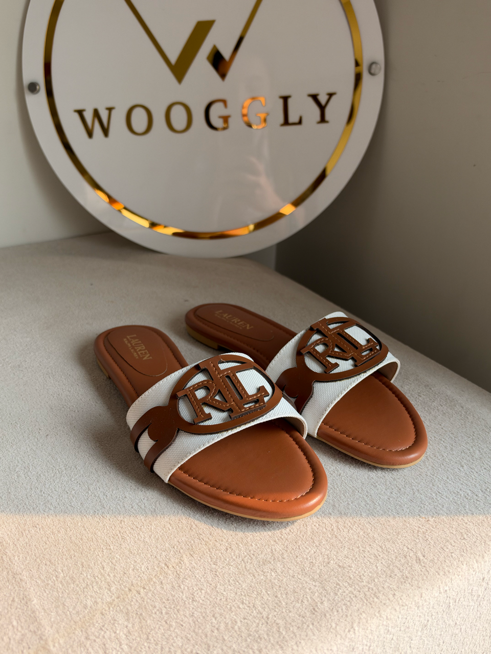 Minimalist Medallion Slides - Brown