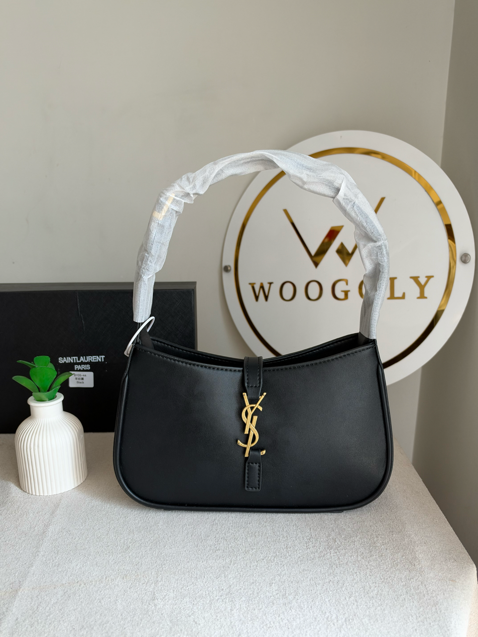 Viral Shoulder Bag with Box Packing - Matte Black