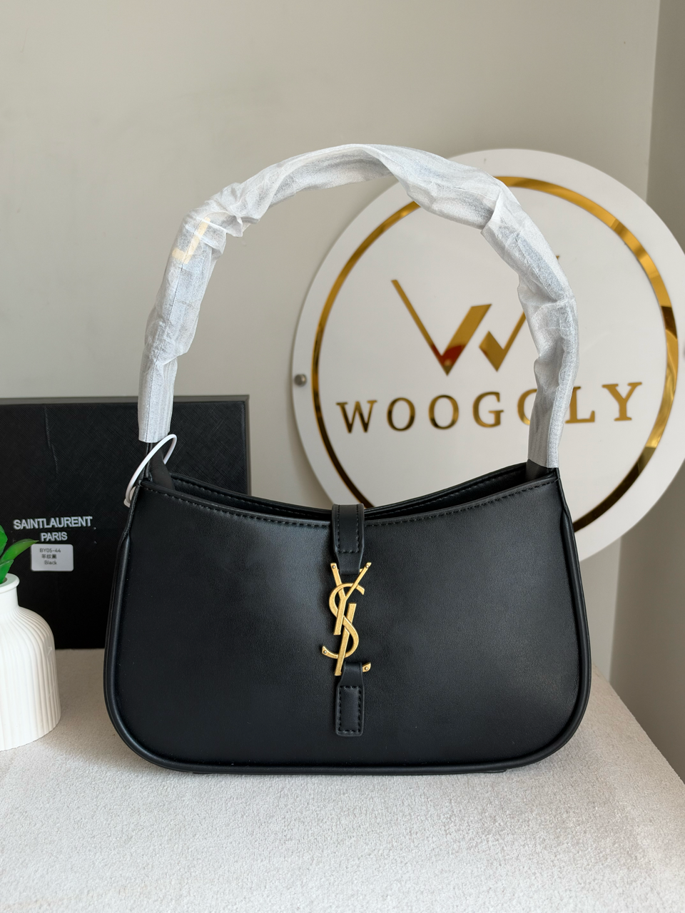 Viral Shoulder Bag with Box Packing - Matte Black