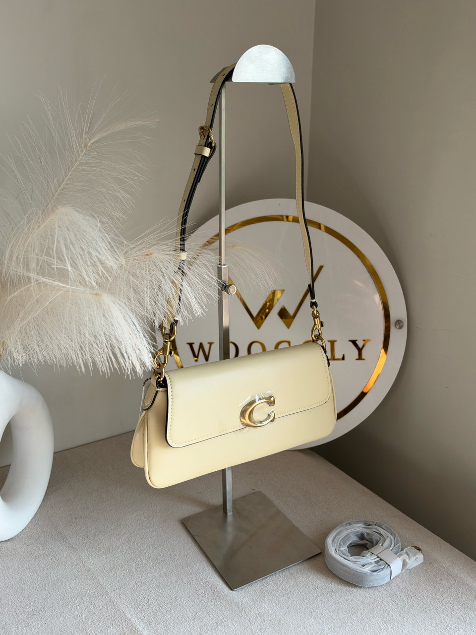 The Essential Archive Shoulder Bag - Creamy Ivory