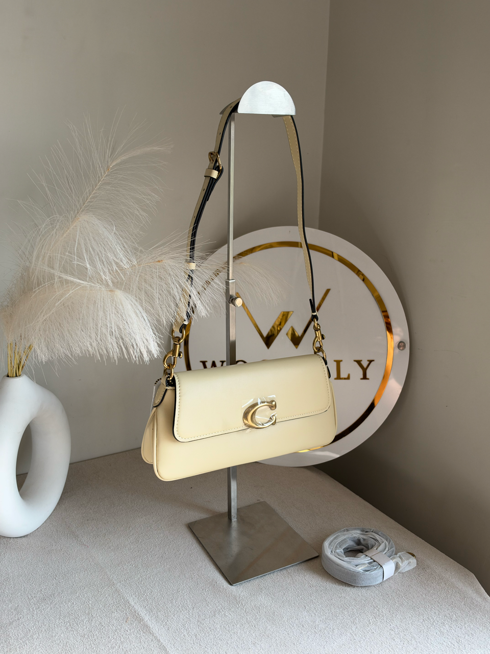 The Essential Archive Shoulder Bag - Creamy Ivory