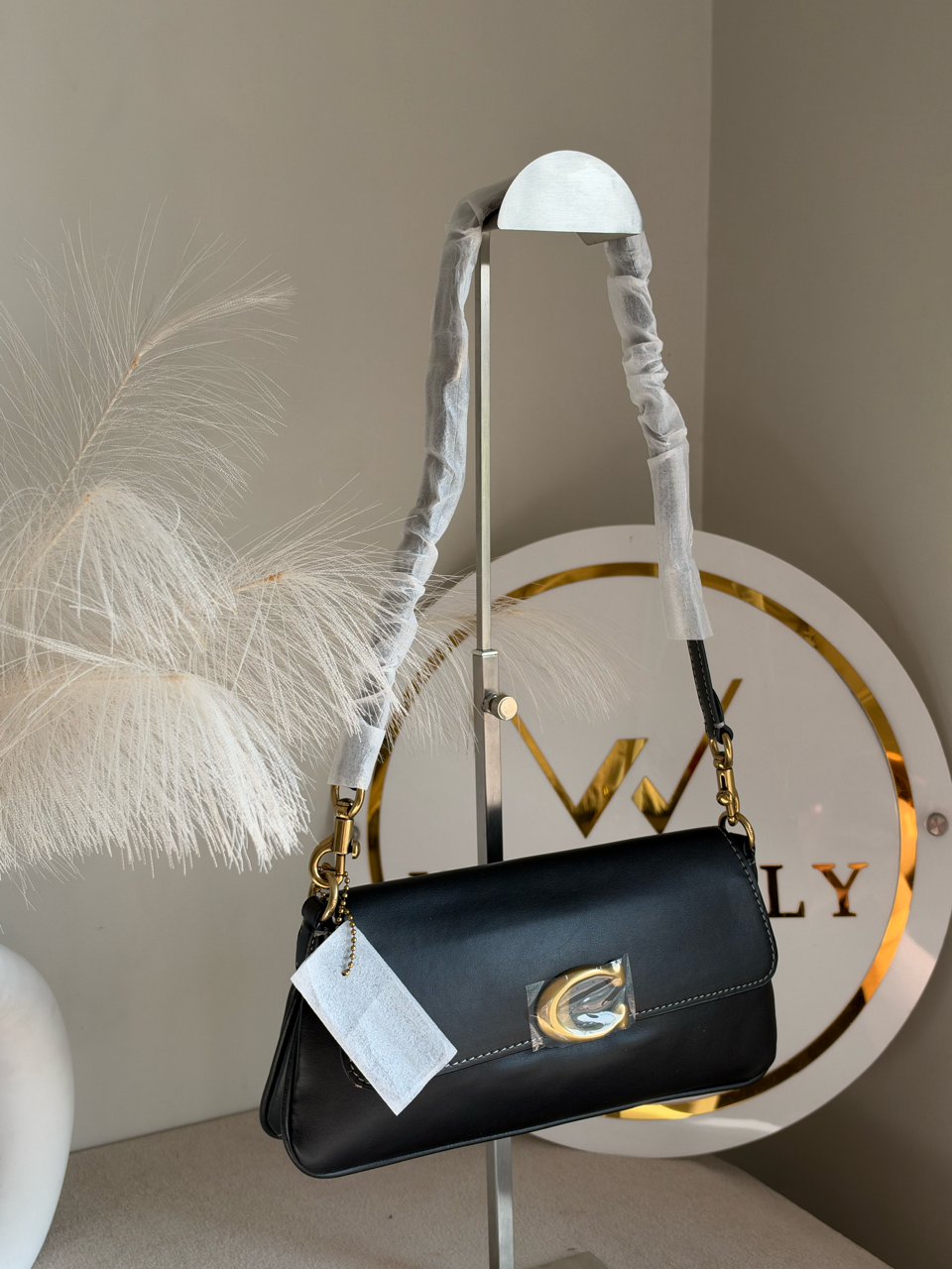 The Essential Archive Shoulder Bag - Black