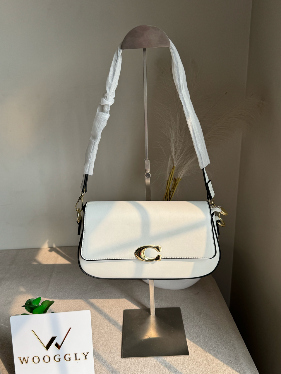 Luna - White