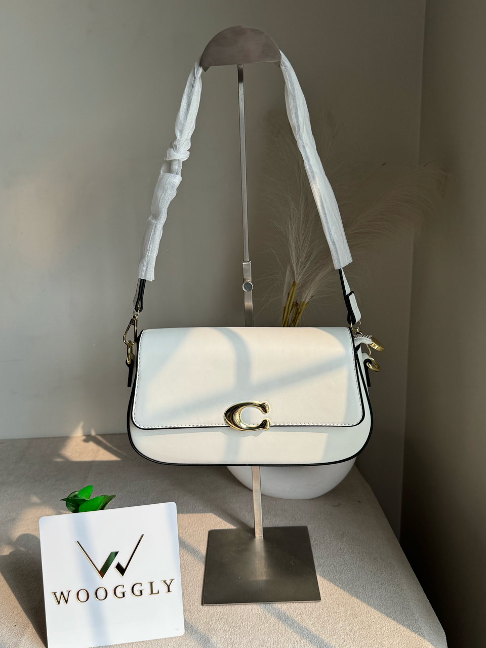Luna - White