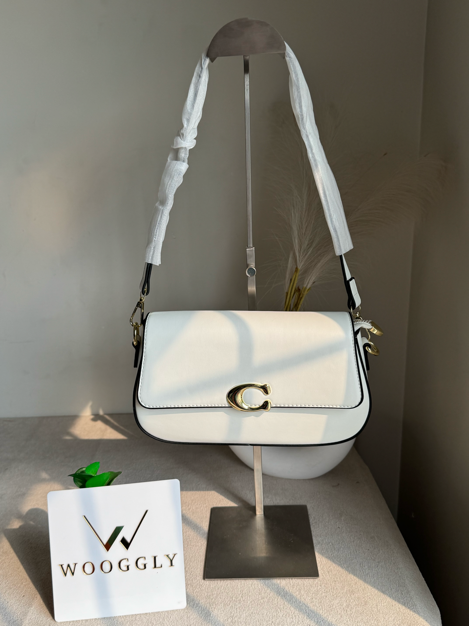 Luna - White