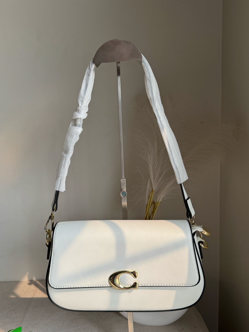 Luna - White