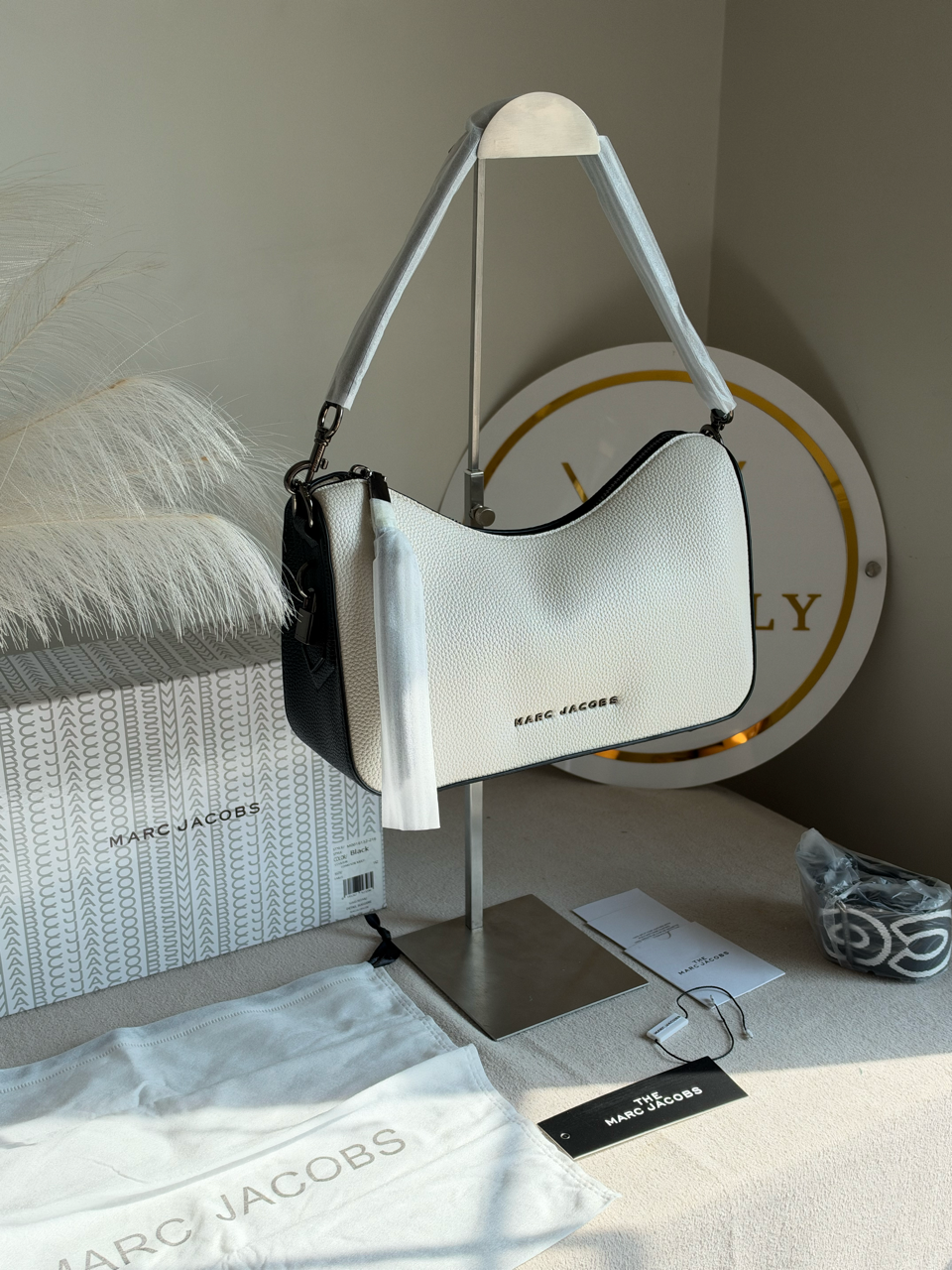 Drifter Convertible Shoulder Bag With Box Packing - Off White