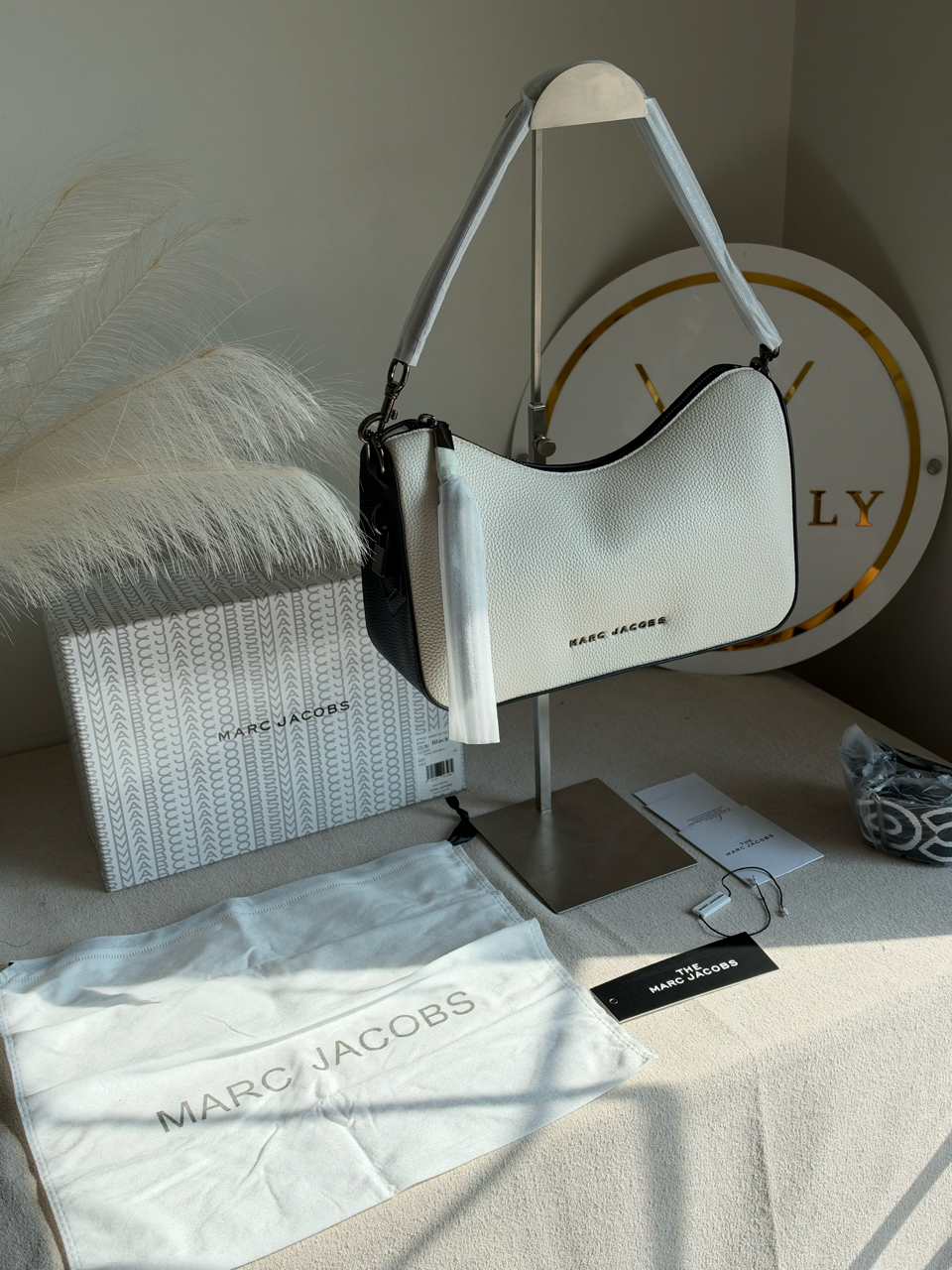 Drifter Convertible Shoulder Bag With Box Packing - Off White