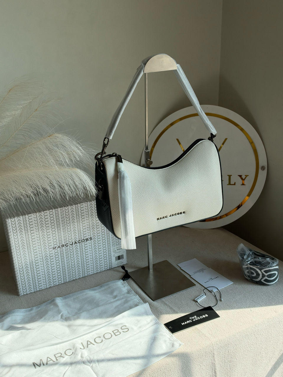 Drifter Convertible Shoulder Bag With Box Packing - Off White