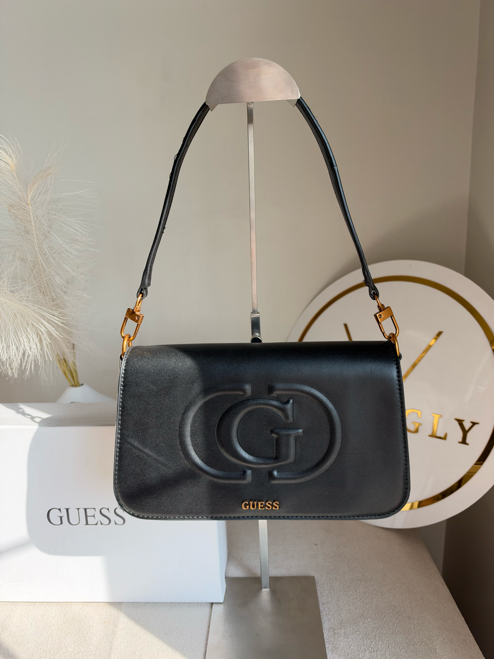 Izzy Flap Shoulder Bag With Box Packing - Black