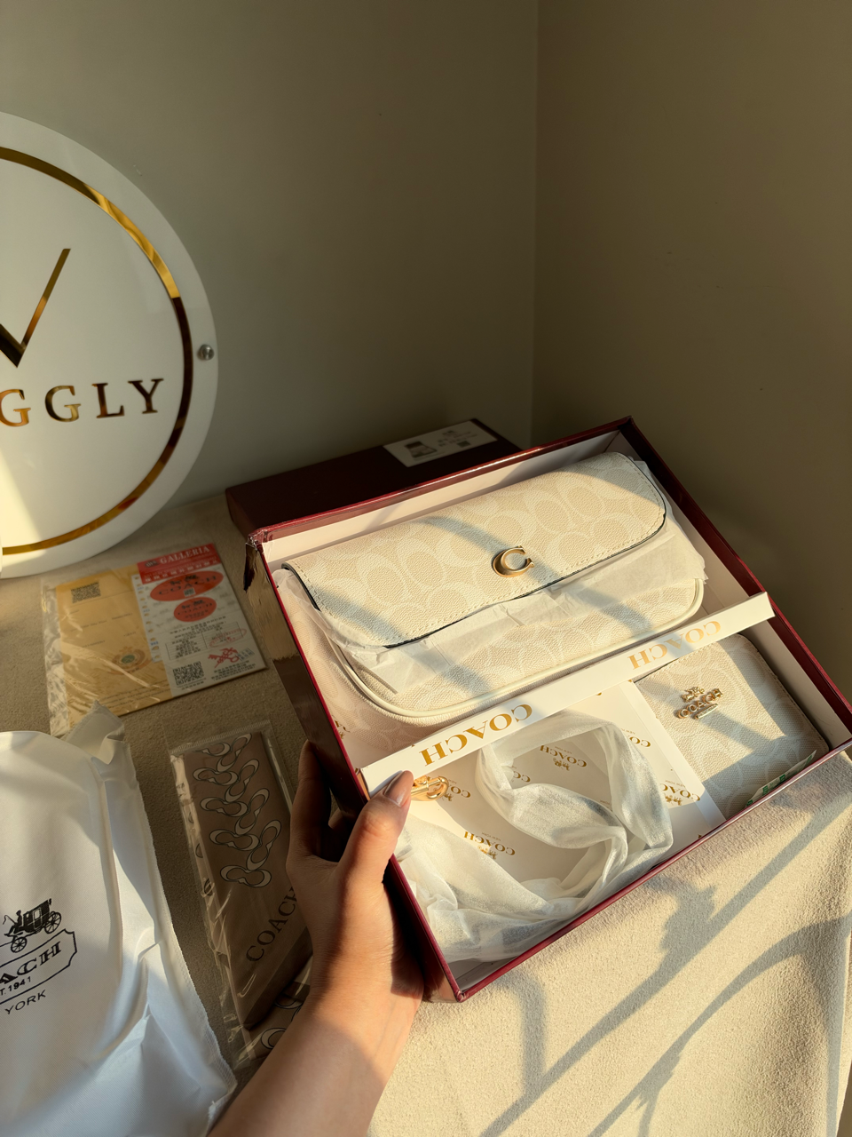 High Quality Gift Set With Wallet & Silk Scarf ( Box Packing) - Off White