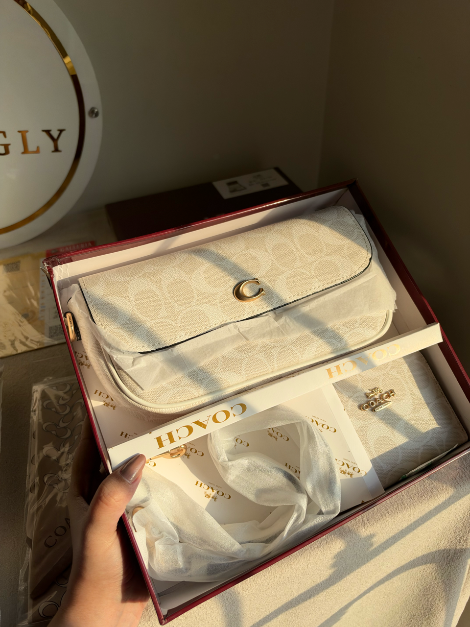 High Quality Gift Set With Wallet & Silk Scarf ( Box Packing) - Off White