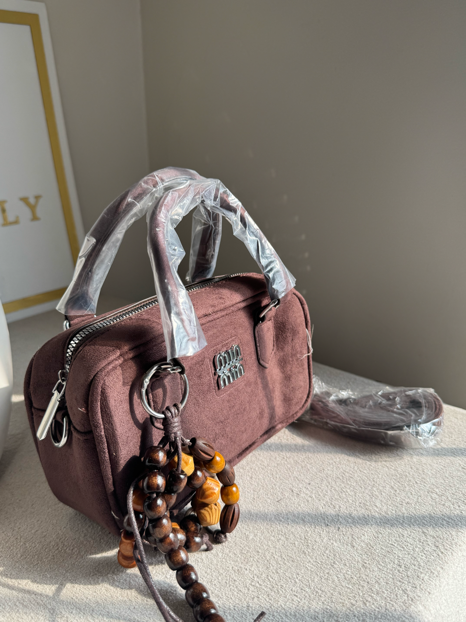 Min Min Suede Bucket Bag With Bag Charm - Burgundy