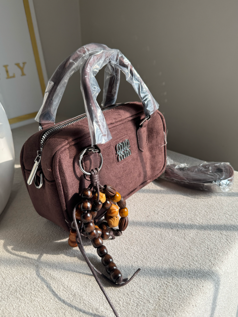 Min Min Suede Bucket Bag With Bag Charm - Burgundy