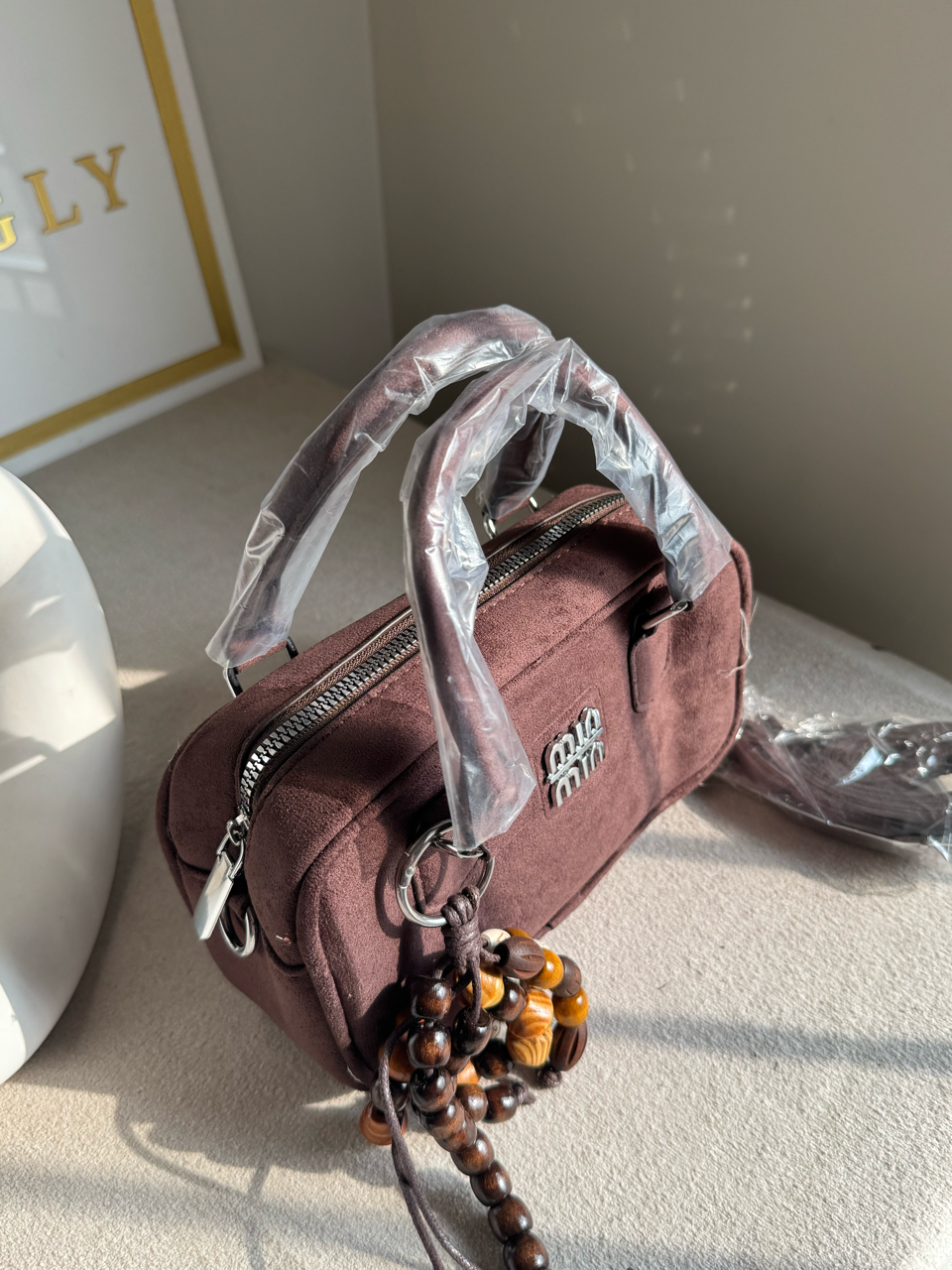 Min Min Suede Bucket Bag With Bag Charm - Burgundy