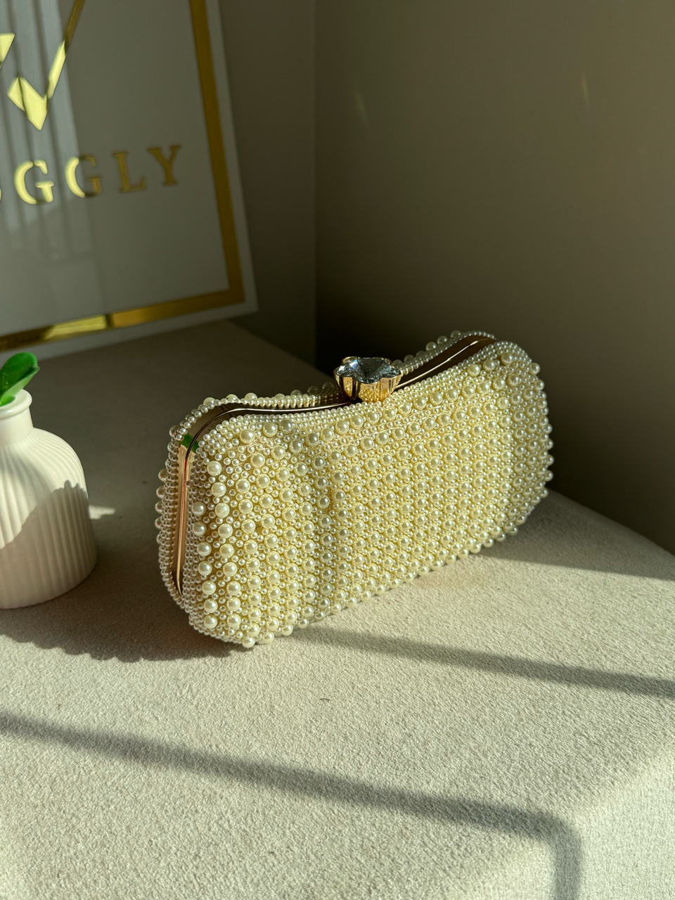 Pure Elegance Pearl Clutch