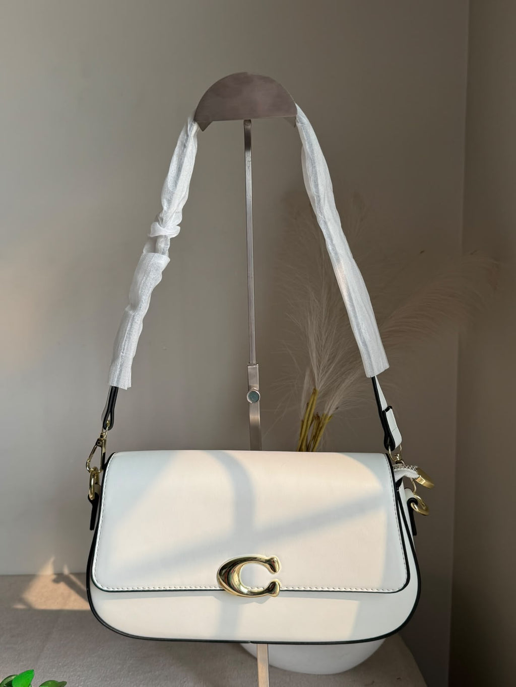 Luna - White