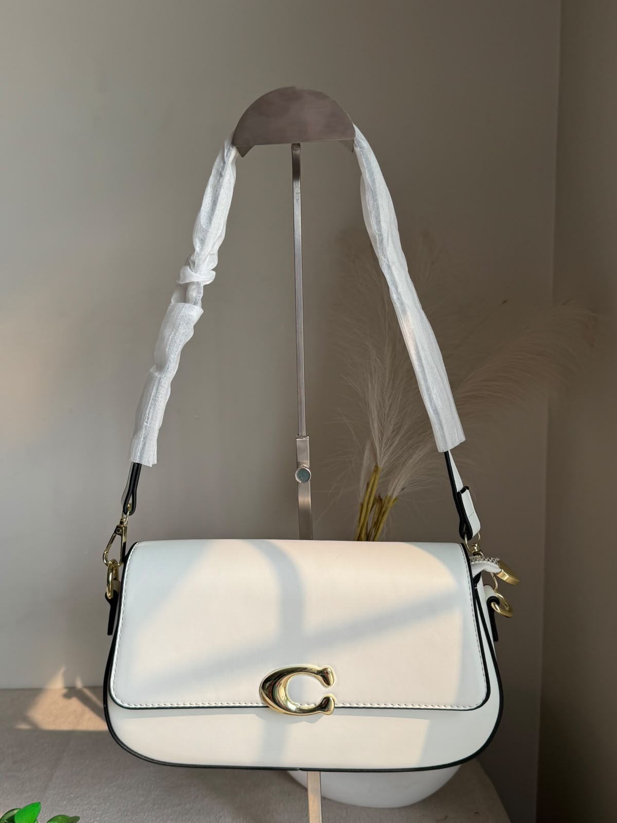 Luna - White