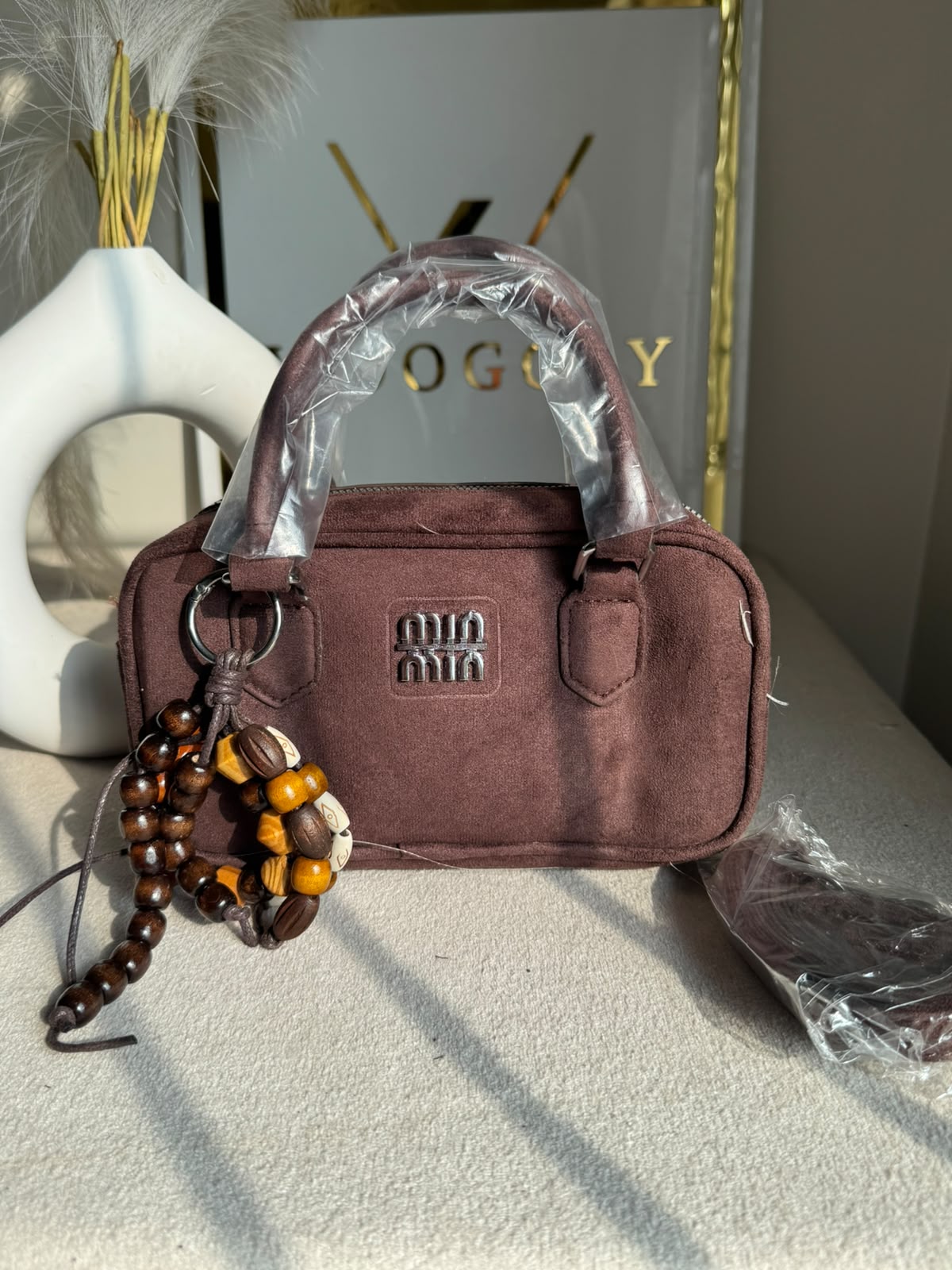 Min Min Suede Bucket Bag With Bag Charm - Burgundy