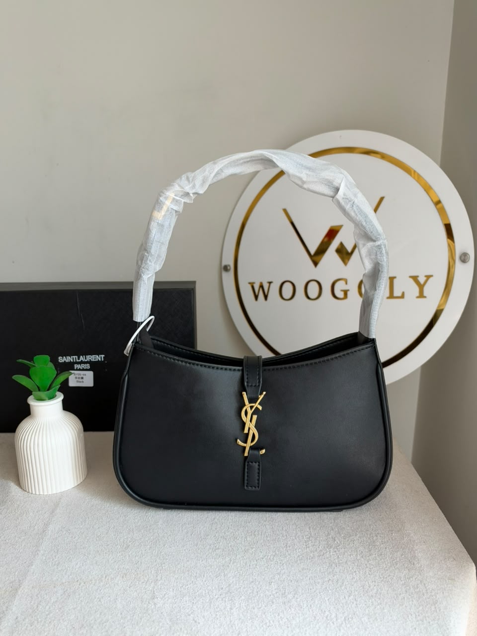 Viral Shoulder Bag with Box Packing - Matte Black